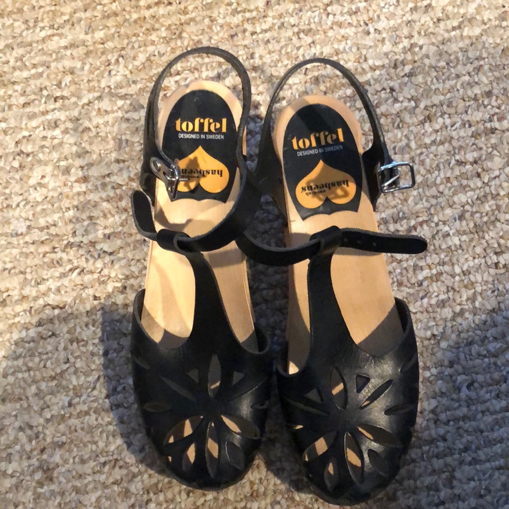 Black Swedish hasbeens clogs size 40